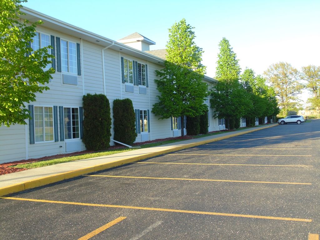 American Inn And Suites Houghton Lake Exterior foto