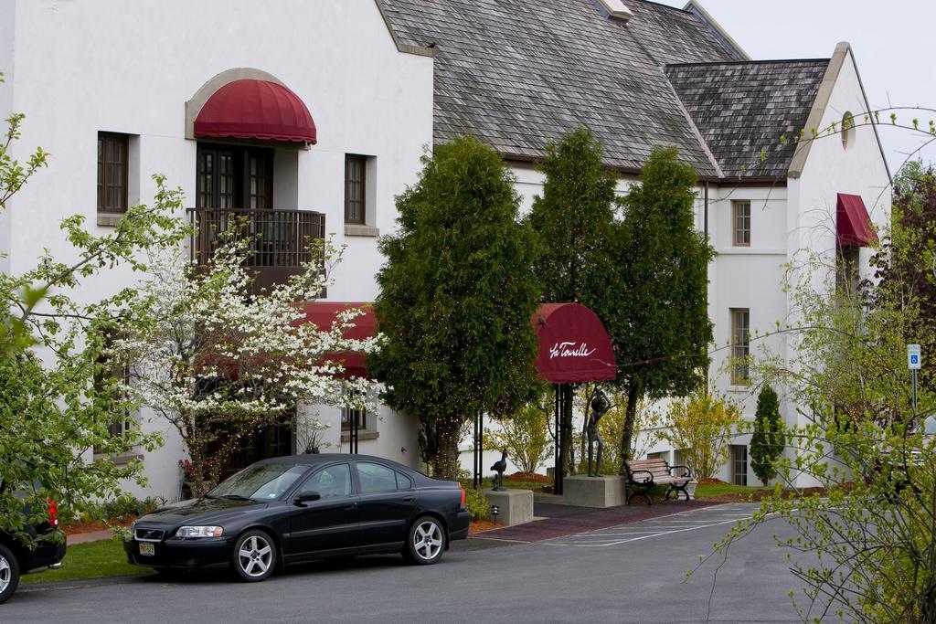La Tourelle Hotel & Spa Ithaca Exterior foto