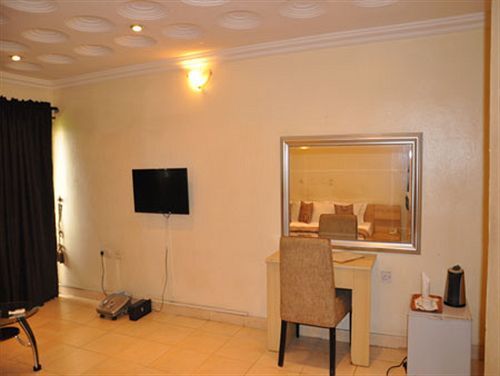 Solitude Hotel Yaba Lagos Exterior foto