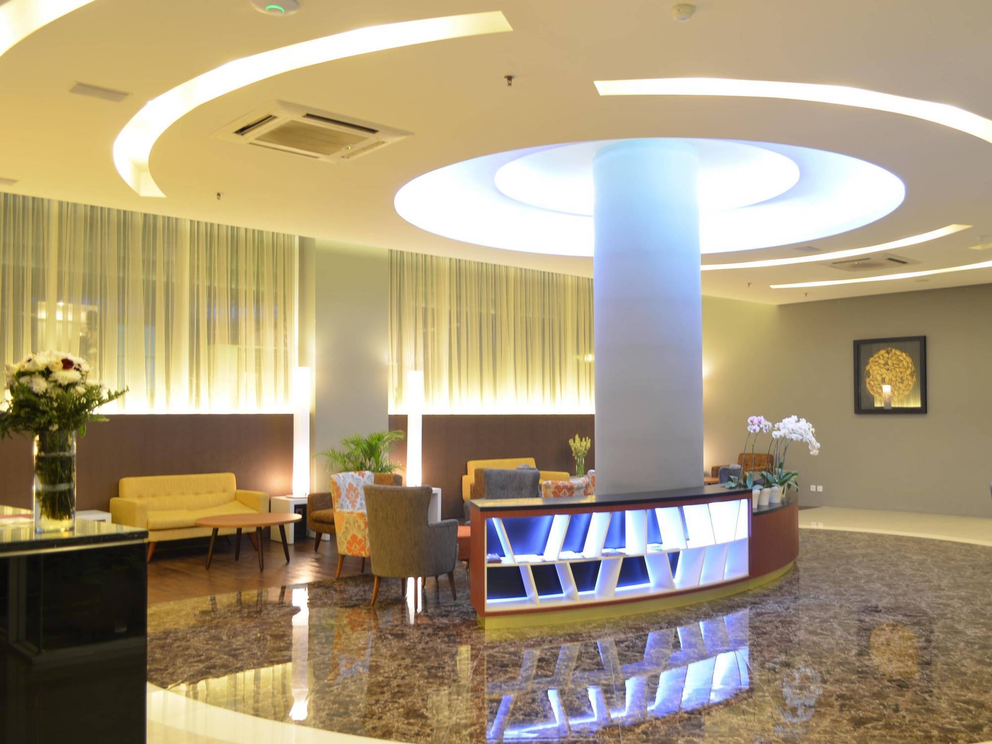 Kyriad Hotel Airport Jakarta Tangerang Exterior foto