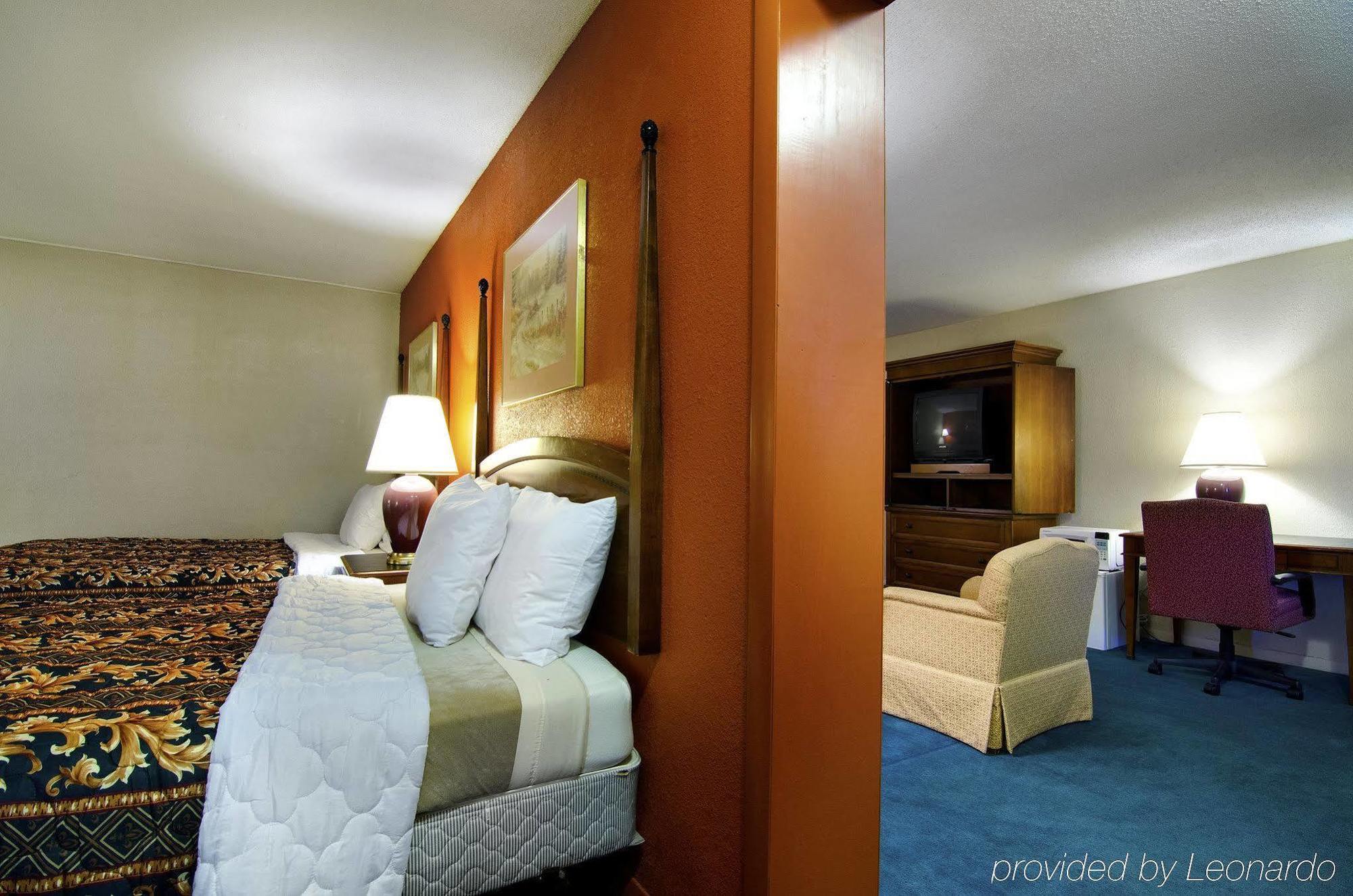 America'S Best Inn And Suites Emporia Exterior foto