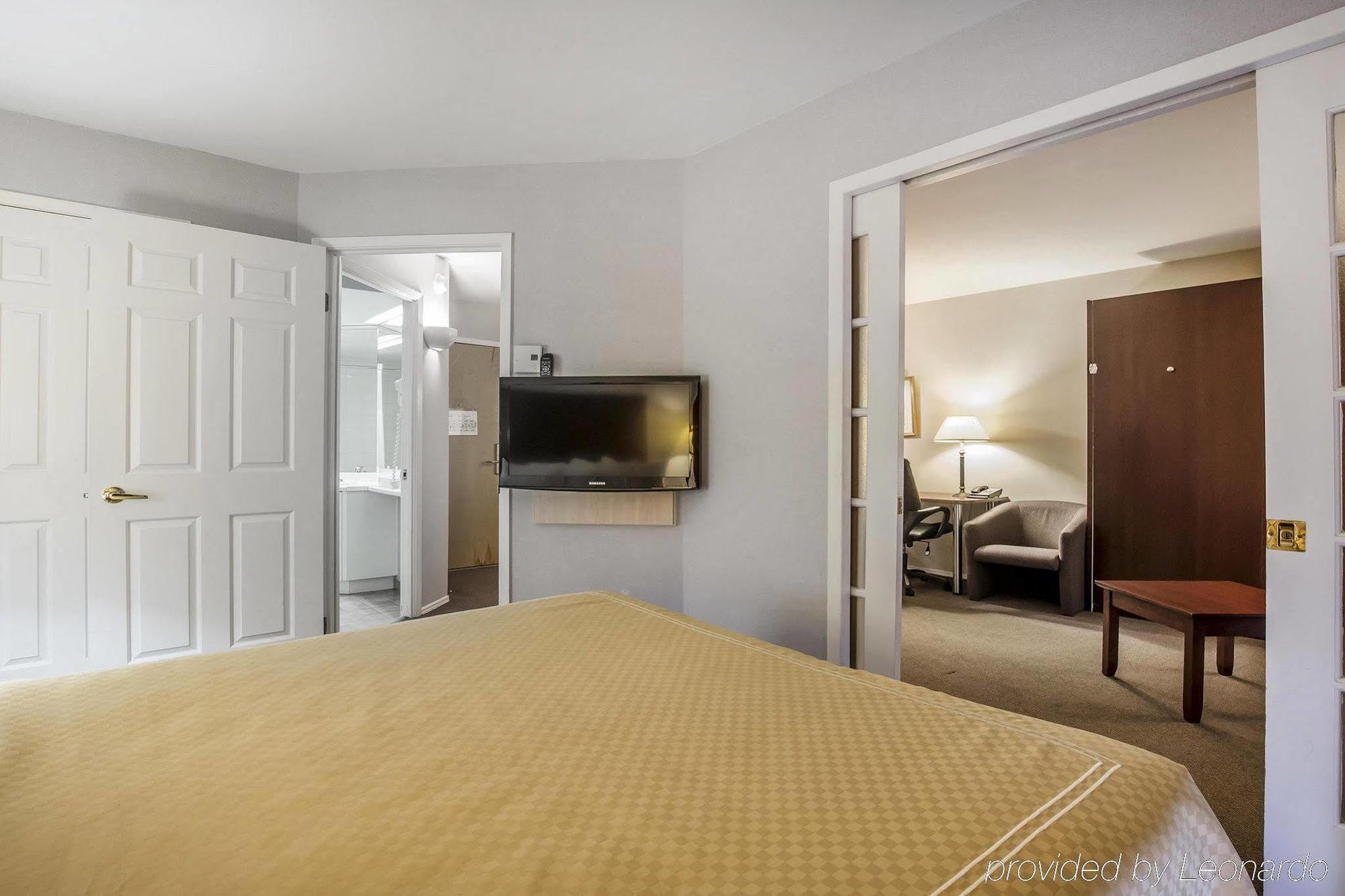 Syracuse Inn And Suites Exterior foto
