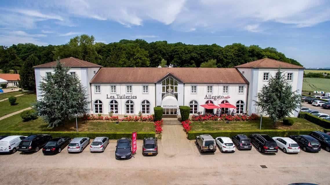 Logis Hôtel Les Tuileries Féy Exterior foto