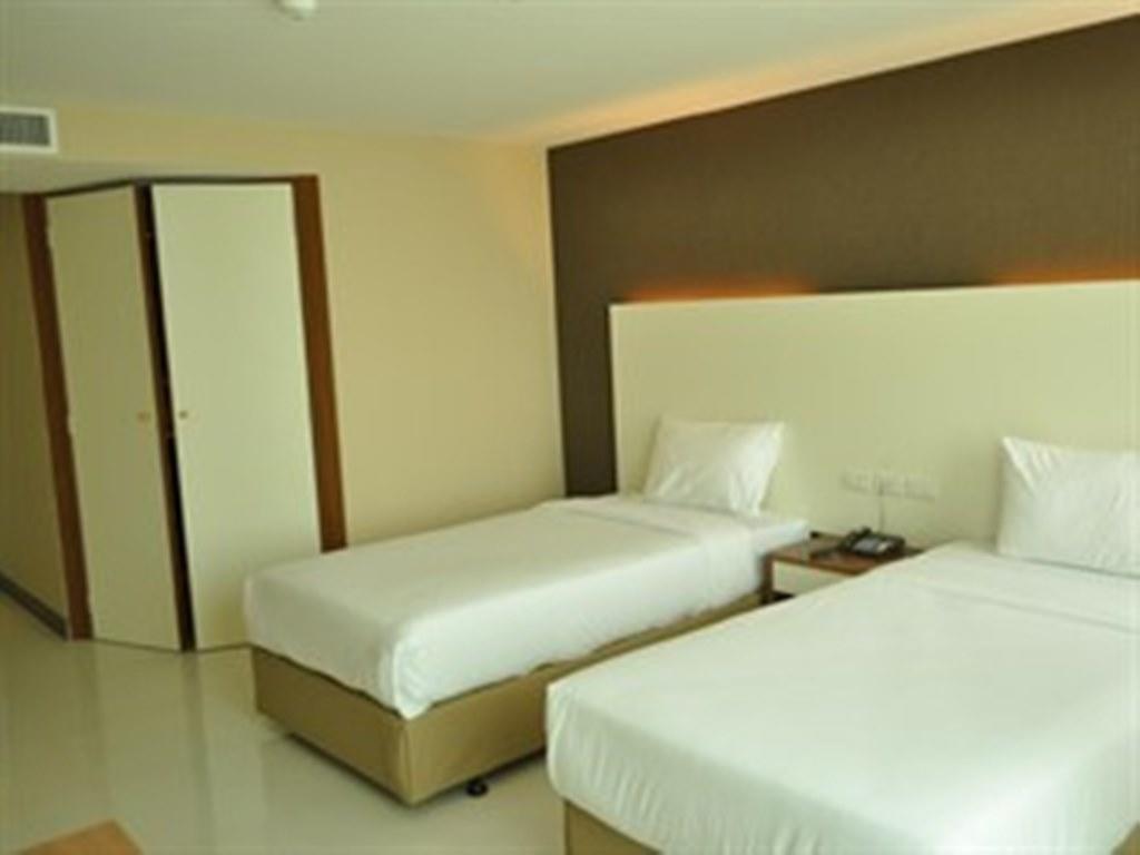 Aramis Hotel Nakhon Sawan Quarto foto