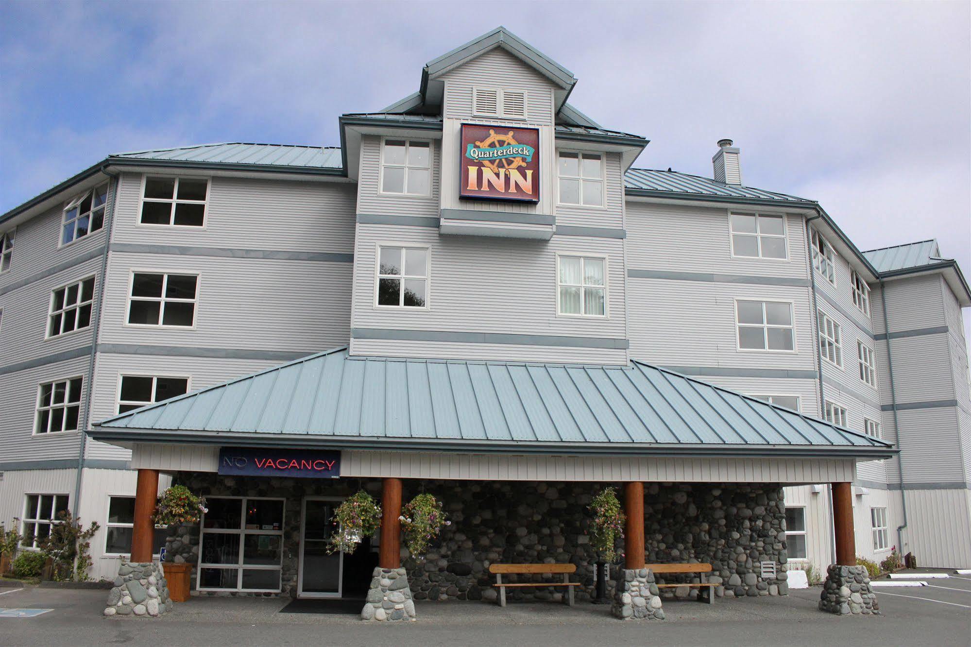 Quarterdeck Inn Port Hardy Exterior foto