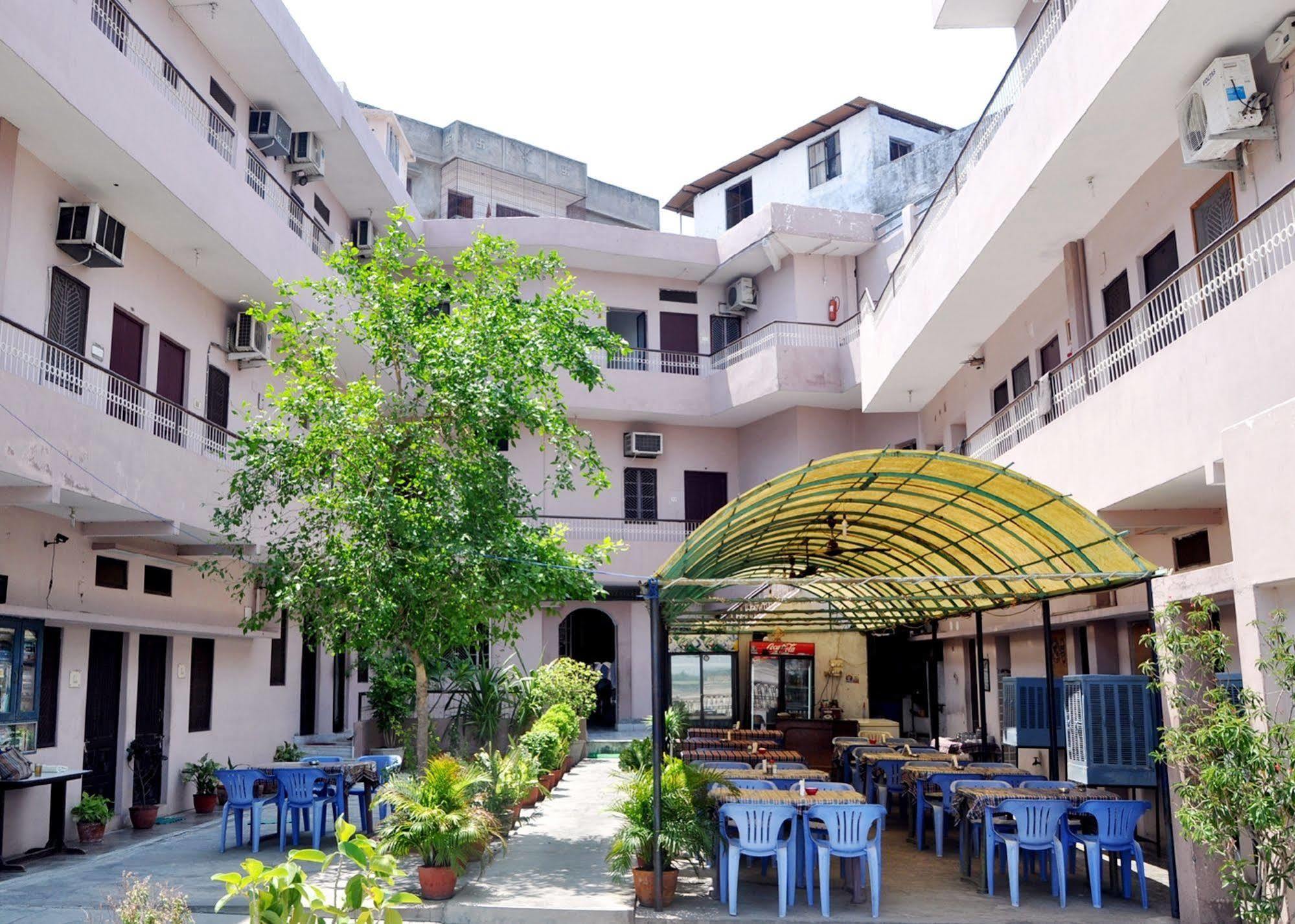 Hotel Alka Varanasi Exterior foto