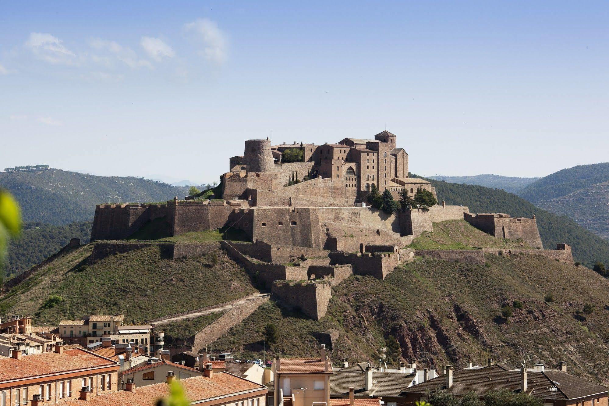 Parador De Cardona Exterior foto