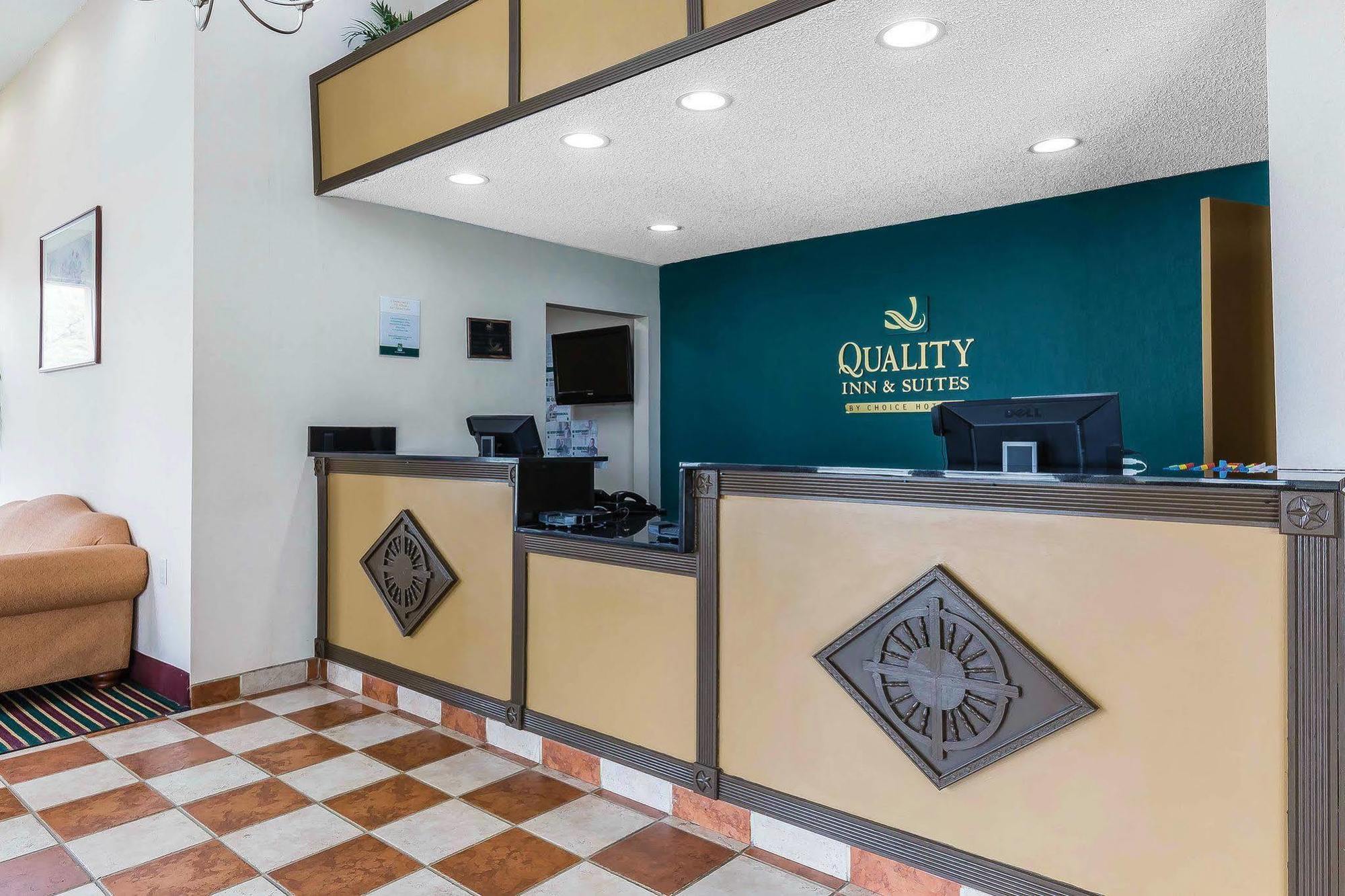Quality Inn & Suites Bloomington University Area Exterior foto