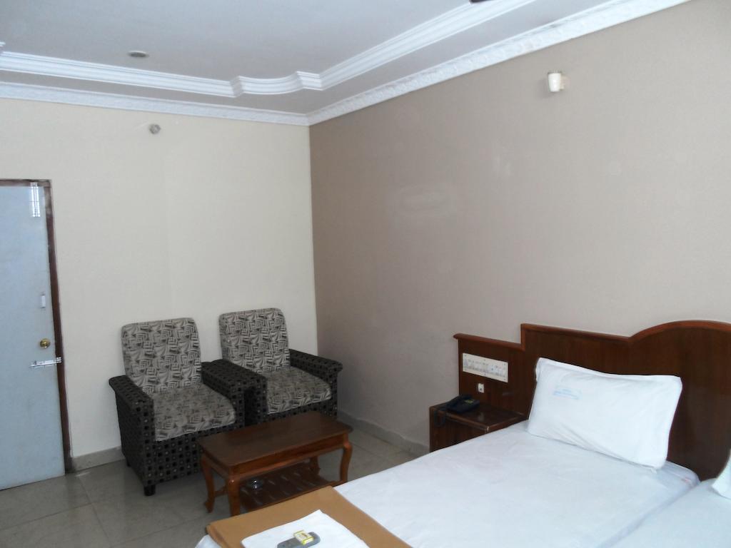 Hotel Sunilkrishna Tirupati Quarto foto