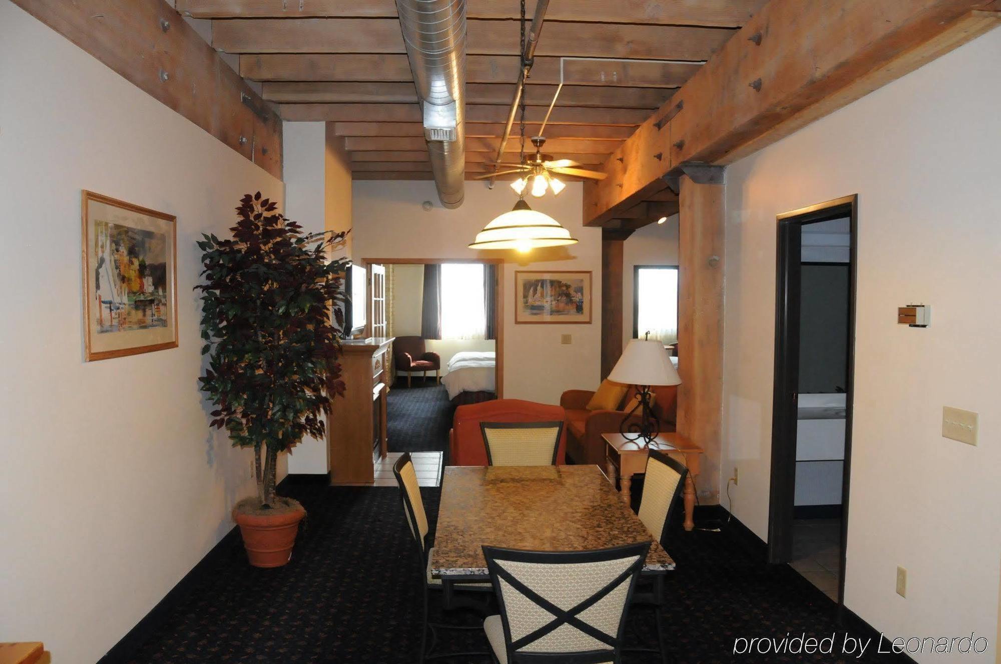 The Suites Hotel At Waterfront Plaza Duluth Quarto foto