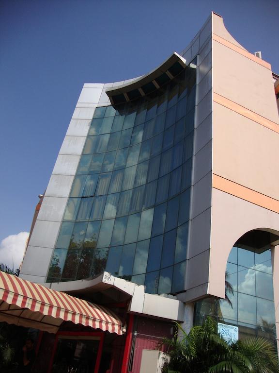 Bari International Hotel Bhubaneswar Exterior foto