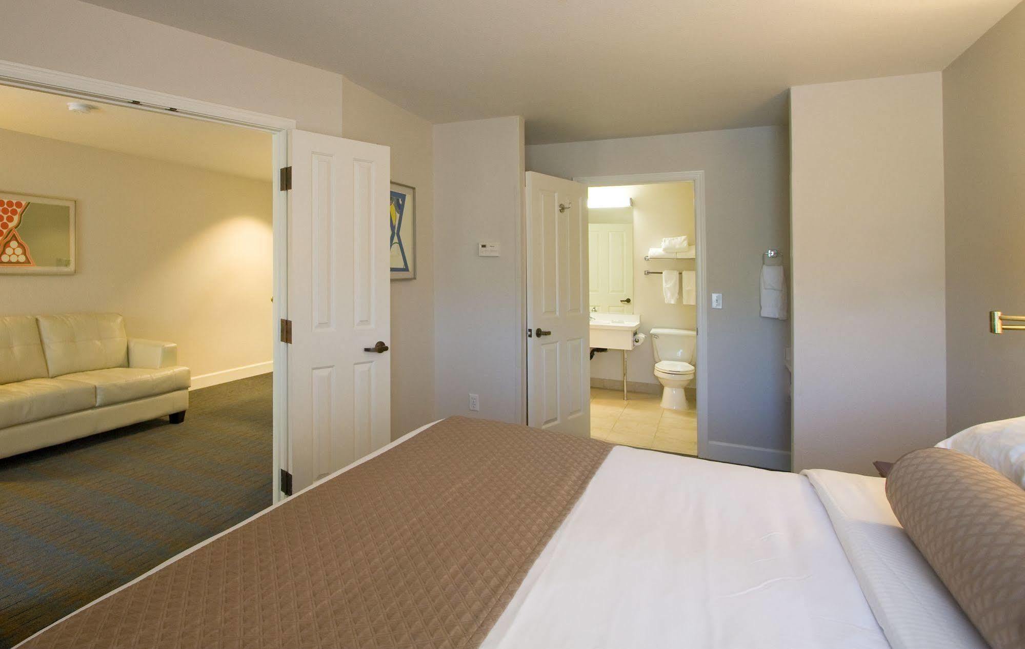 Ashland Hills Hotel & Suites Exterior foto