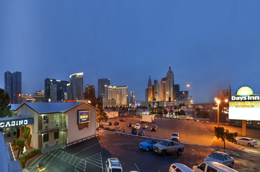 Days Inn By Wyndham Las Vegas Wild Wild West Gambling Hall Exterior foto