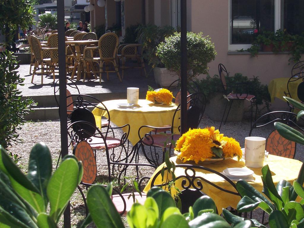 Hotel Des Bains Cattolica Exterior foto