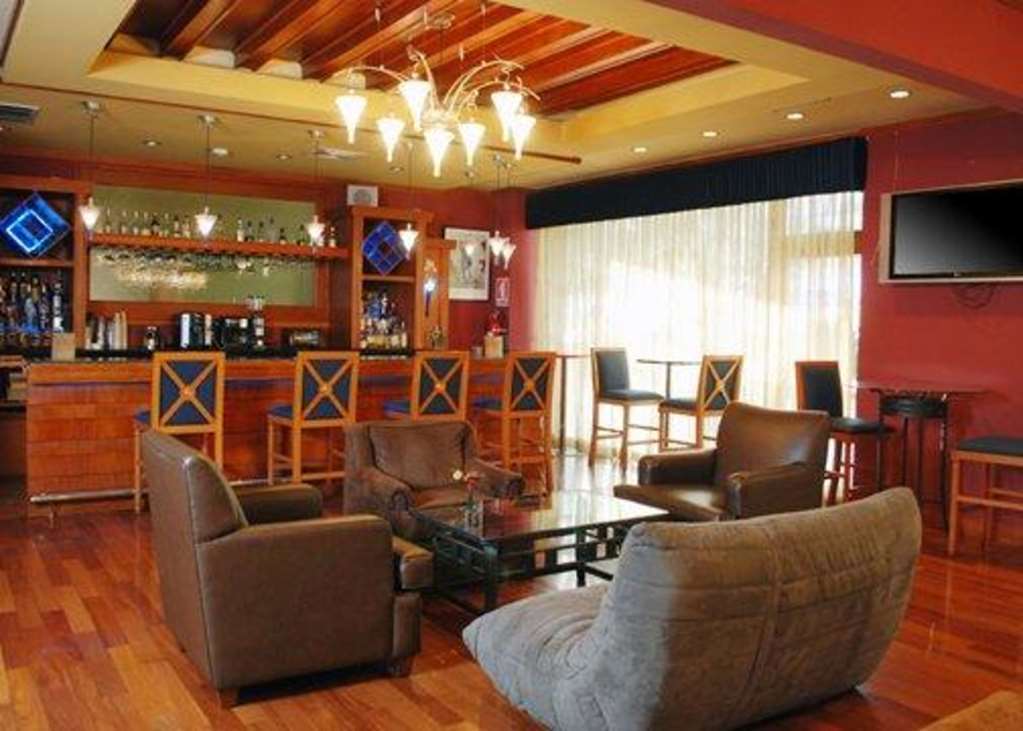 Suites Las Palmas, Hotel & Apartments. San Salvador Restaurante foto