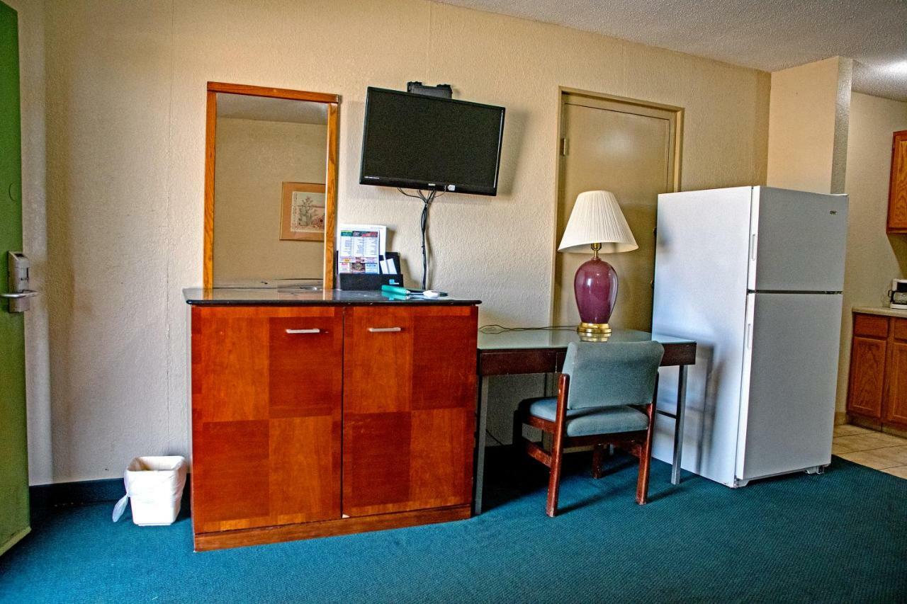 America'S Best Inn And Suites Emporia Exterior foto