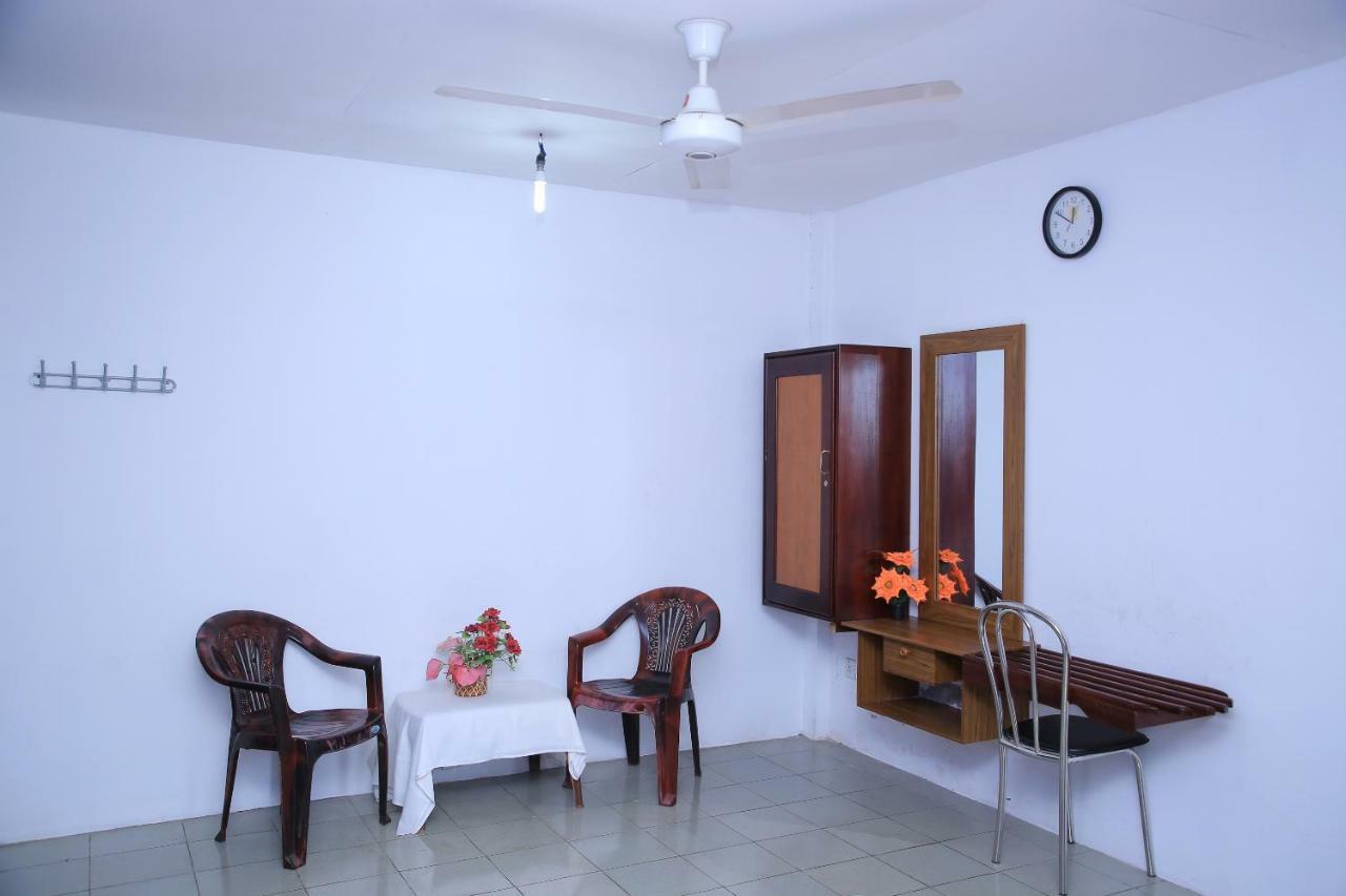 Oyo 318 Pillaiyar Inn Jaffna Exterior foto