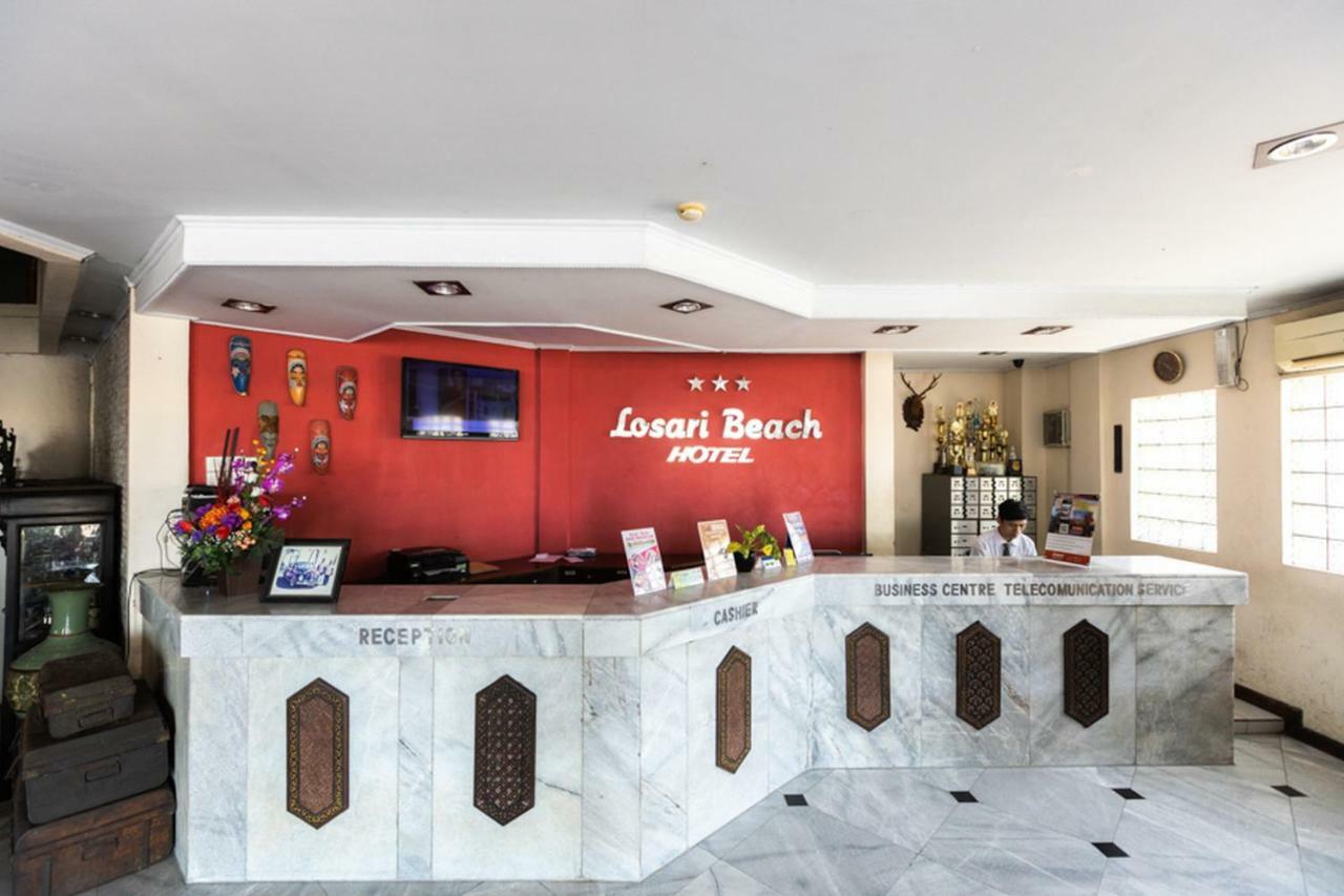 Reddoorz Plus @ Losari Beach Hotel Macáçar Exterior foto