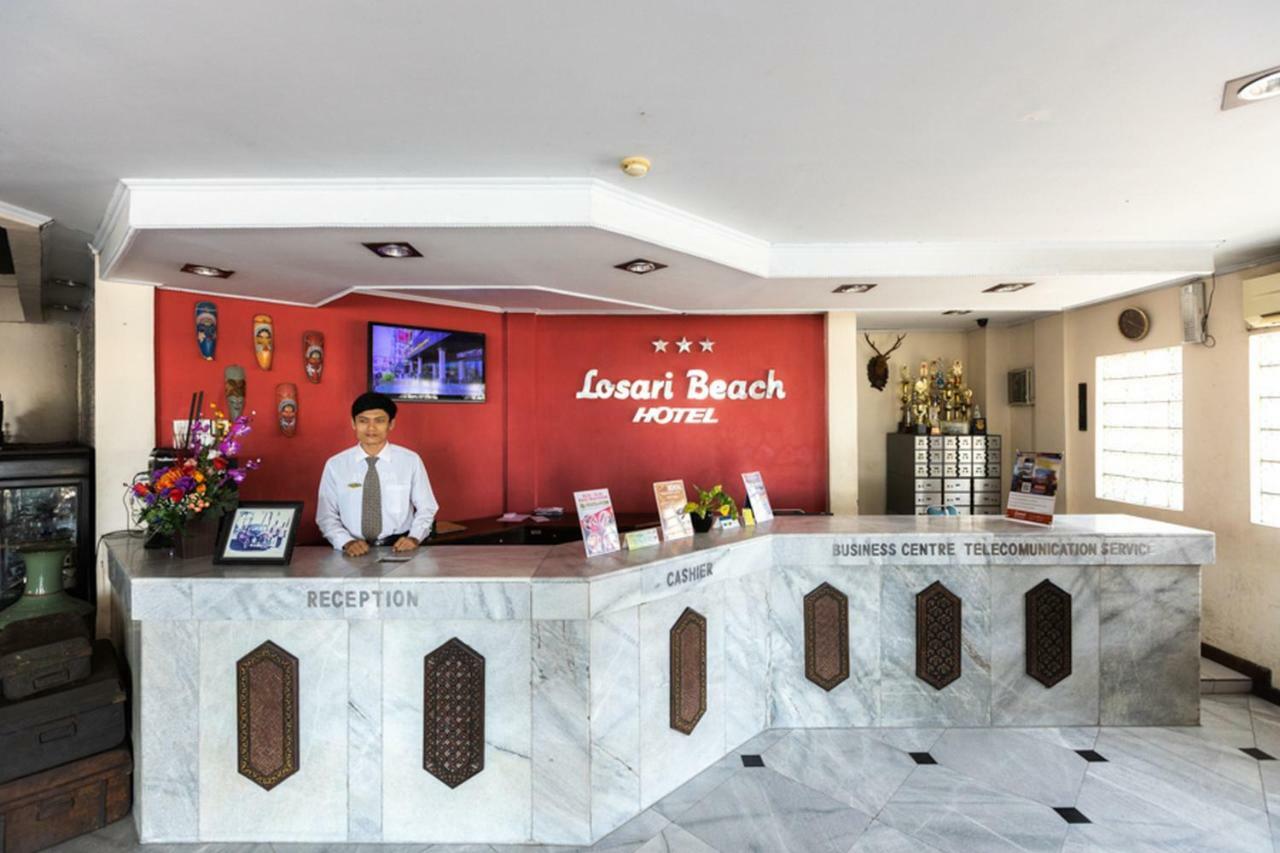 Reddoorz Plus @ Losari Beach Hotel Macáçar Exterior foto