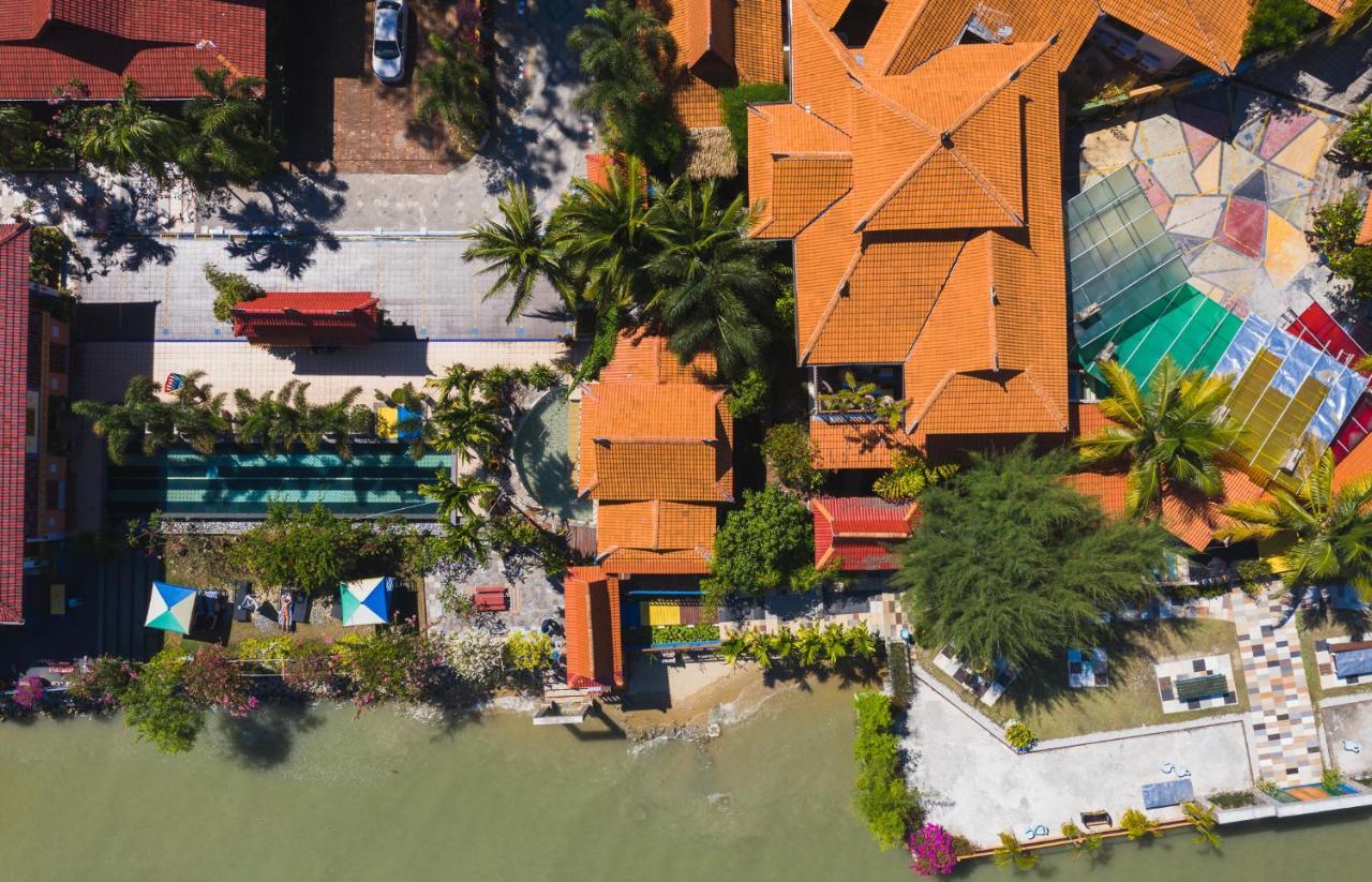 Lost Paradise Resort Batu Ferringhi Exterior foto