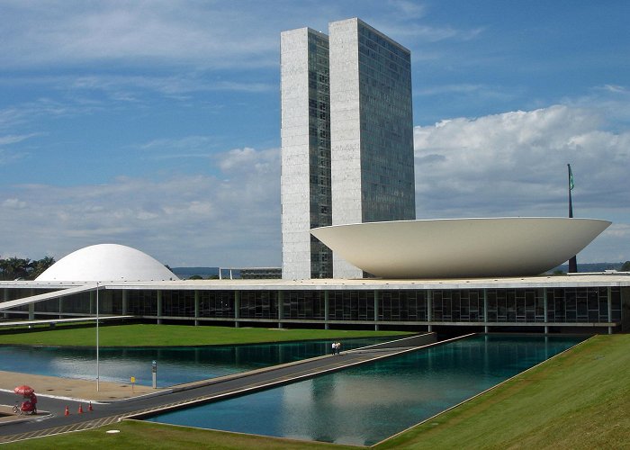 Square of the Three Powers Brasília Architecture Guide: 16 Projects to Understand the Scale ... photo