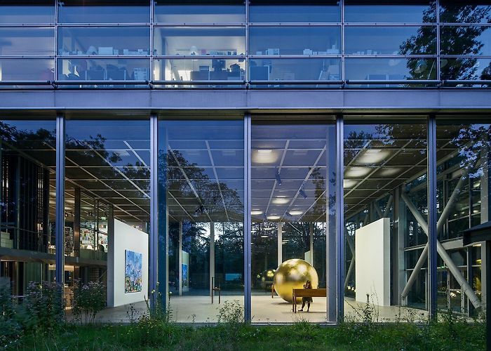 Cartier Foundation Fondation Cartier pour l'Art Contemporain, Montparnasse, Paris ... photo