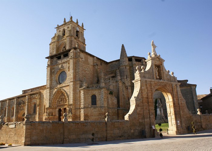 Museo de la Iglesia de Santa Maria la Real Iglesia de Santa María la Real en Sasamón: 3 opiniones y 46 fotos photo