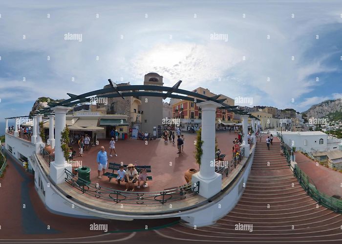 Funicolare di Capri 360° view of Piazzetta di Capri - Alamy photo