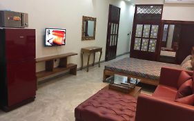 One Bed Studio Apartment Near Shaukat Khanum Lahore Exterior photo