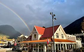 Stryn Kaffebar & Vertshus Exterior photo