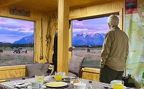 Vista Al Paine - Refugio De Aventura Torres del Paine National Park Exterior photo