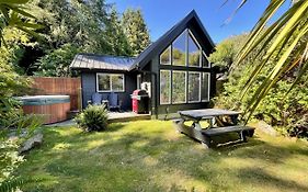 Beautiful Oceanfront Cabin With Hot Tub! - Gww Ucluelet Exterior photo