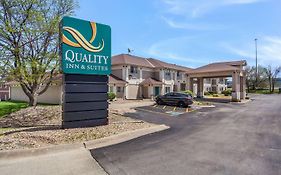Quality Inn & Suites West Omaha - Ne Linclon Exterior photo