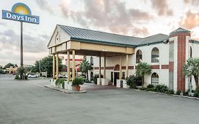 Days Inn By Wyndham New Braunfels Exterior photo