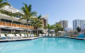 The Gates Hotel South Beach - A Doubletree By Hilton Miami Beach Exterior photo