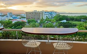 Hilton Cairns Exterior photo