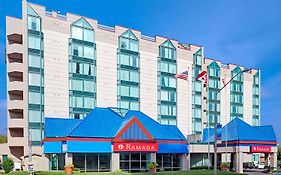 Ramada By Wyndham Niagara Falls/Fallsview Cataratas do Niágara Exterior photo