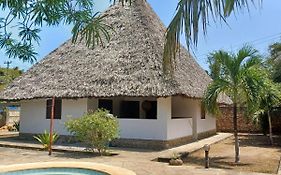 Diani Holiday House I Ukunda Exterior photo