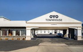 Oyo Townhouse Dodge City Ks Exterior photo