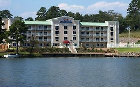 Baymont On The Lake By Wyndham Hot Springs Hotel Exterior photo