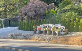 Garden Bridge House Sechelt Exterior photo