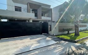 Family Friendly 2-Bedroom Home Upper Portion With Parking Lahore Exterior photo