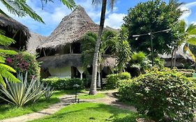 Gemuetliches Ferienhaus Am Weissen Sandstrand Malindi Exterior photo