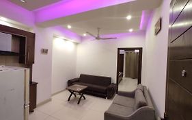 New & Elegant 1Br Flat For Families,Tourists,4K Netflix,Wifi,E11 Markaz Islamabad Exterior photo