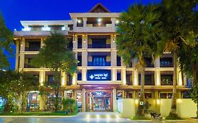 Pierre Hotel Siem Reap Exterior photo