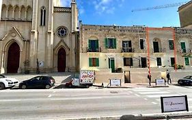 Seafront Beach House In St.Julians Sliema Exterior photo