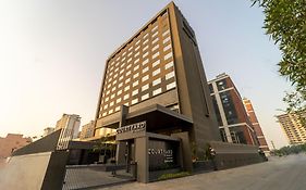 Courtyard By Marriott Vadodara Hotel Exterior photo