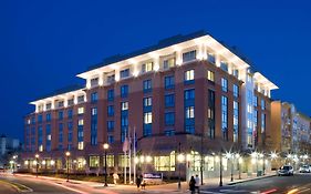 Hilton Garden Inn Shirlington Arlington Exterior photo