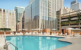 Hilton Grand Vacations Club Chicago Magnificent Mile Exterior photo