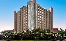 Doubletree By Hilton Gurugram Baani Square Gurgaon Exterior photo